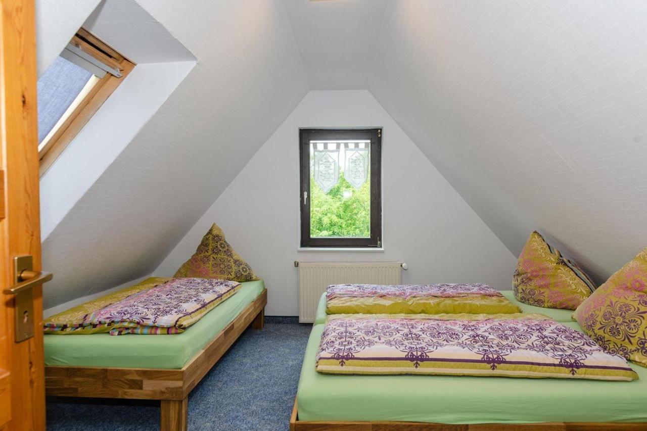 3-Raum-Fewo-Fuer-5-Personen-1-Aufbettung-Auf-Ruegen Apartment Schaprode Bagian luar foto